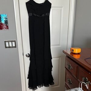 BCBG MAXAZRIA Strapless layered gown chiffon. Size 6. NWT